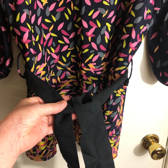 BCBG XS blouse 3/4 balloon sleeves colorful Needs belt or sash - Picture 6 of 8